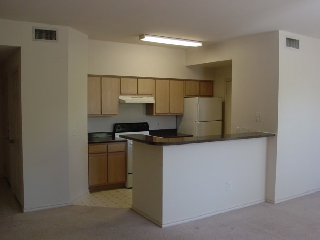 Building Photo - Saxon Square