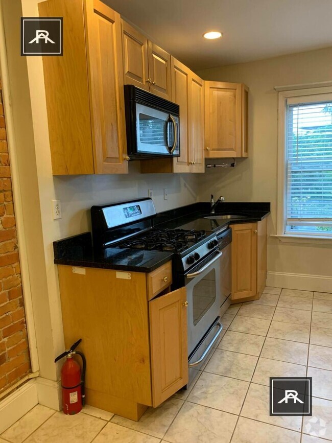 Building Photo - 3 bedroom in Brookline MA 02446 Unit 4 Rental