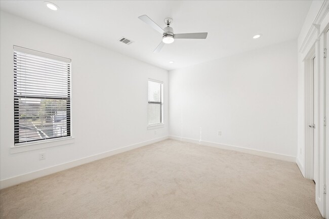 Photo - 4405 Schuler St