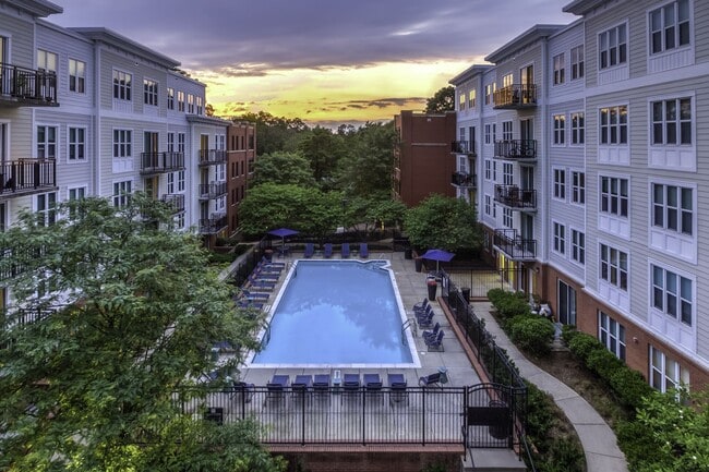 Photo - Pearson Square Apartamentos