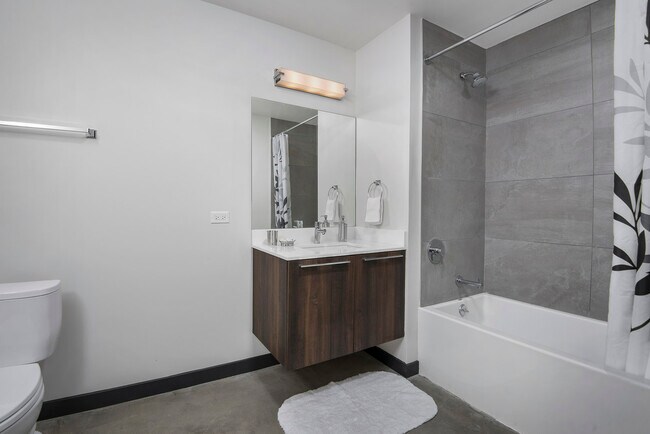 Photo - 1646 N Milwaukee Ave