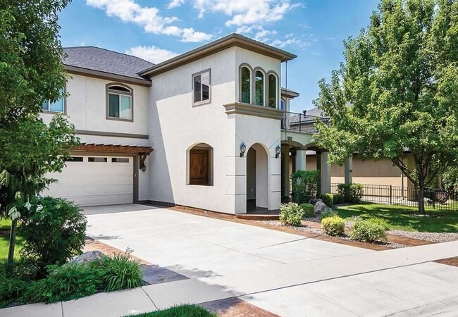 Building Photo - Luxury 4 Bed, 3.5 Bath Home | 4-Car Garage | Resort-Style Amenities