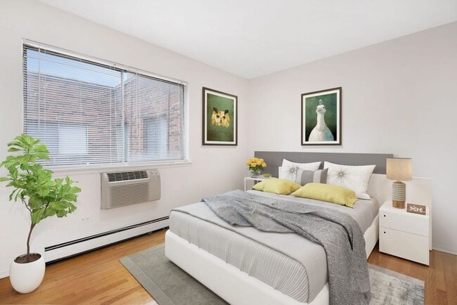 Photo - 450 West Melrose Apartments