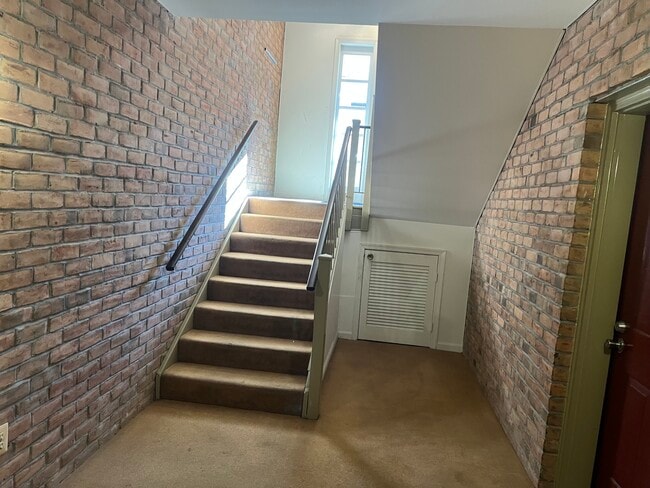 Photo - 2 Banyan Wood Ct