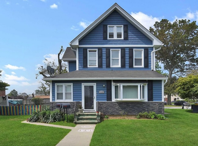 Building Photo - 1250 Woodfield Rd Unit 3