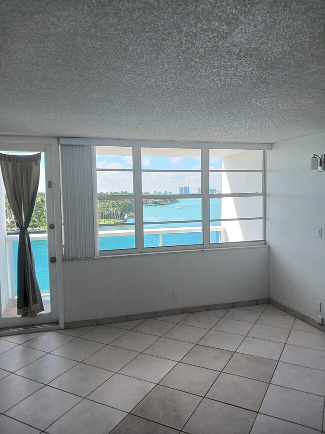 Building Photo - 6770 Indian Creek Dr