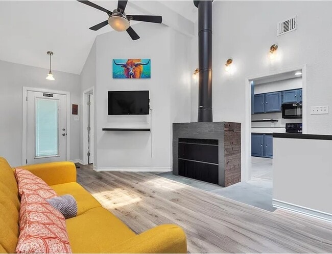 Building Photo - 2612 San Pedro St Unit 209 Rental