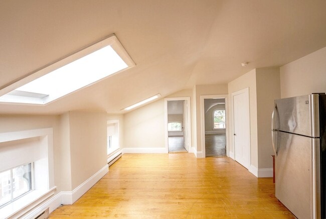 52 Carleton St Unit 4