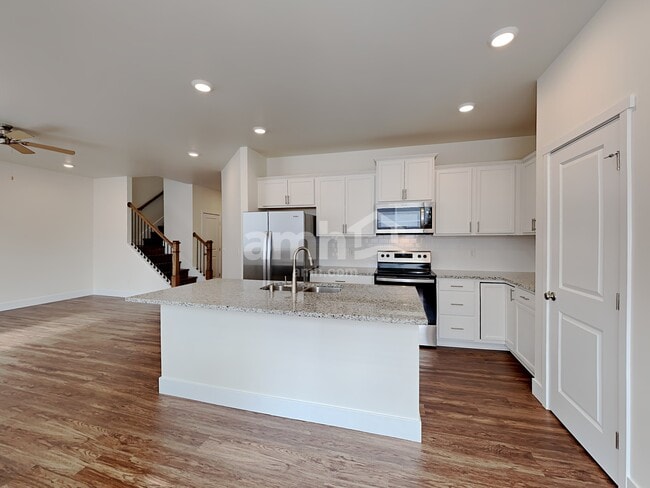 Photo - 9260 Shootingstar St SE