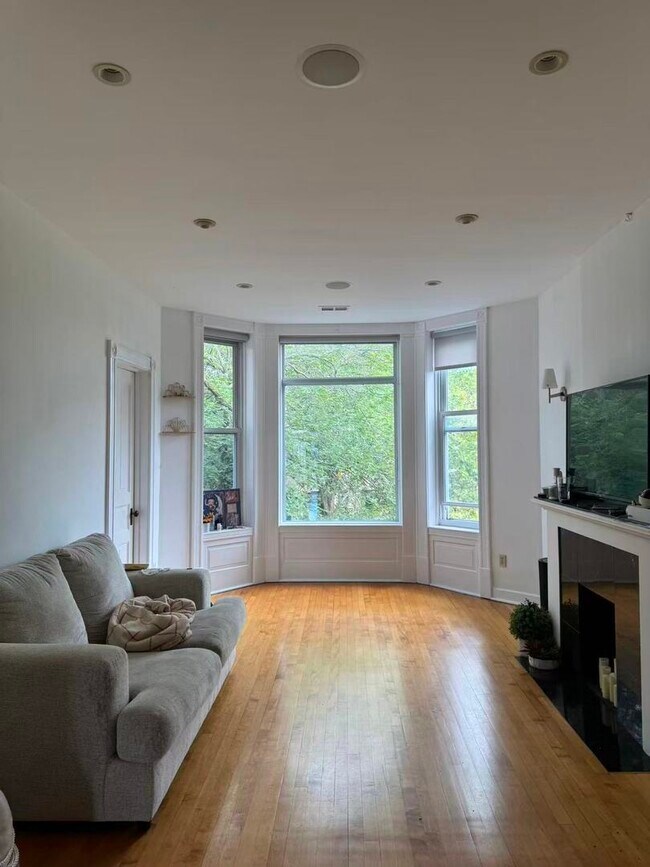 Photo - 865 W Newport Ave Unit 3