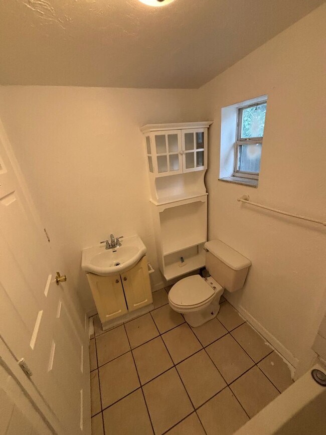 Photo - 3 bedroom 1 bath home in Sarasota Unit A