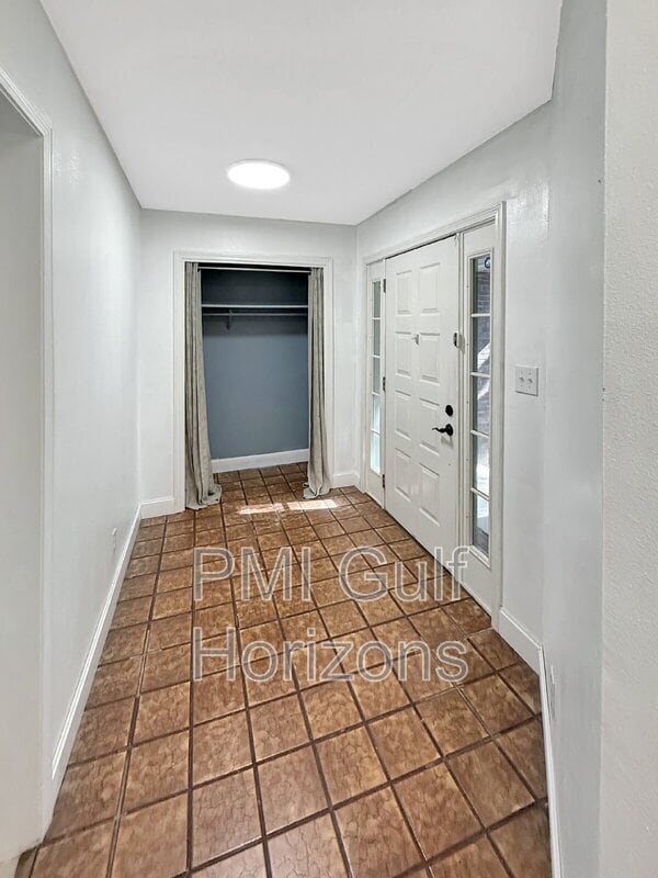 Photo - 6929 Summit Way