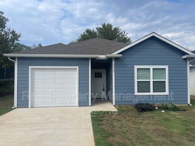 Photo - 1009 Dubois St