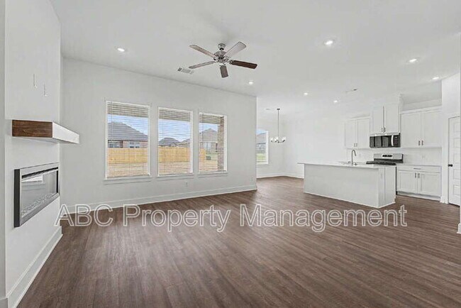 Photo - 512 W Canada Dr