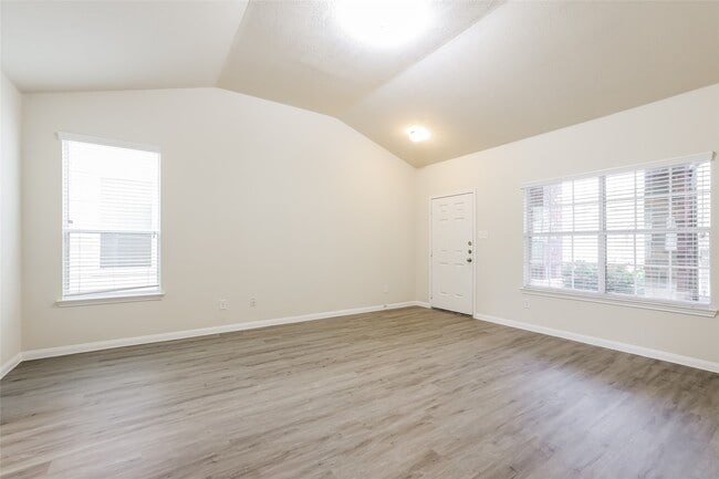 12214 Gemma Ln