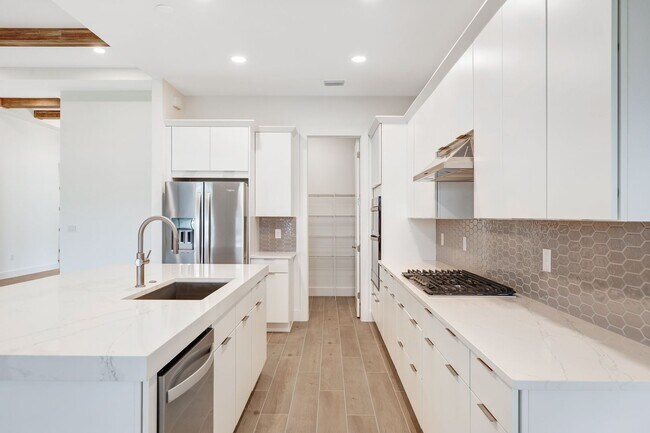 Photo - ** SEVEN SHORES ** 3+DEN / 2.5 BATH - BRAND NEW HOME! - LUXURY AMENTITES - PET OK - ANNUAL RENTAL