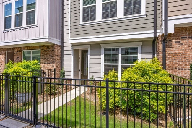 Photo - 3213 Zenith Ln