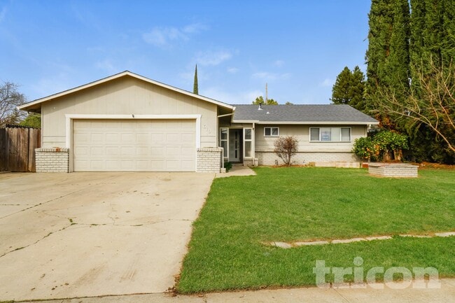 Building Photo - 619 E 24th St