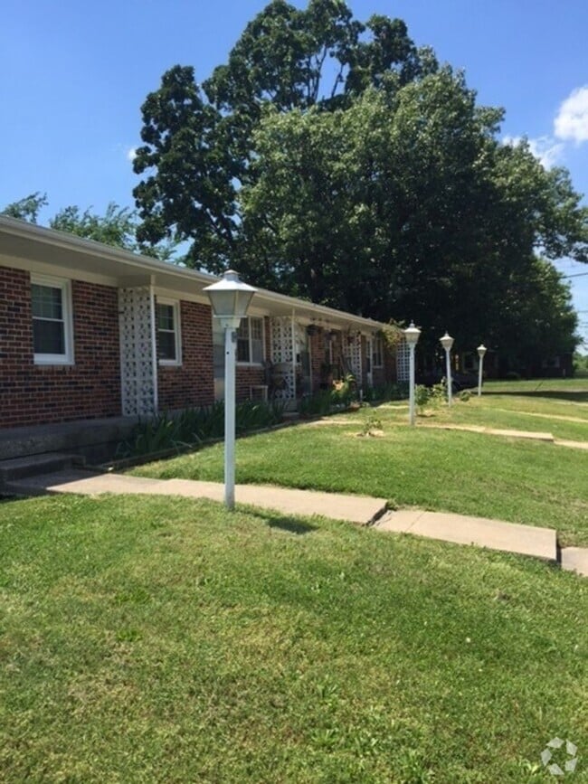Building Photo - Bolivar MO 1 Bed, 1 Bath Apartment Unit 420