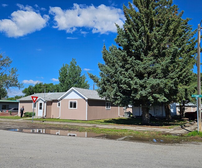 Photo - 132 E Front St