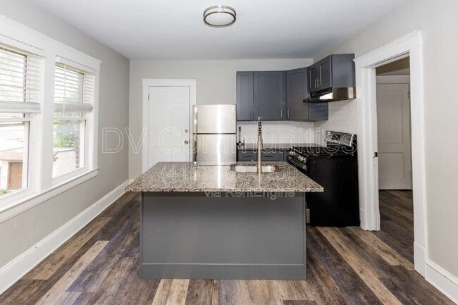 Photo - 2081 Halstead Ave