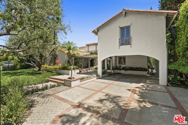 Photo - 512 N Palm Dr