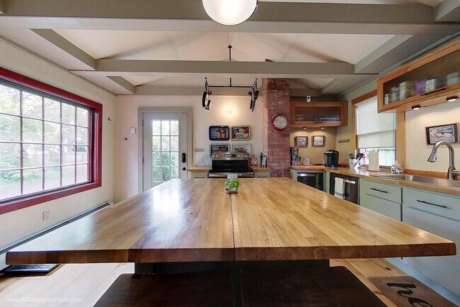 Photo - 300 Broadway