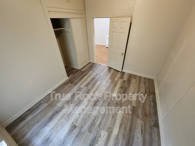 Photo - 300 W 14th St