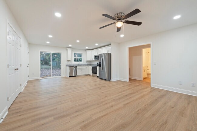 Photo - 527 W Cemetery St