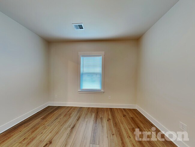 Photo - 308 Allenby Ln