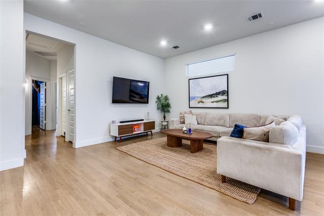 Photo - 8209 Laflin Ln