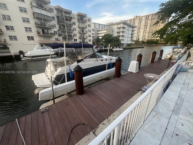 Photo - 3915 NE 168th St