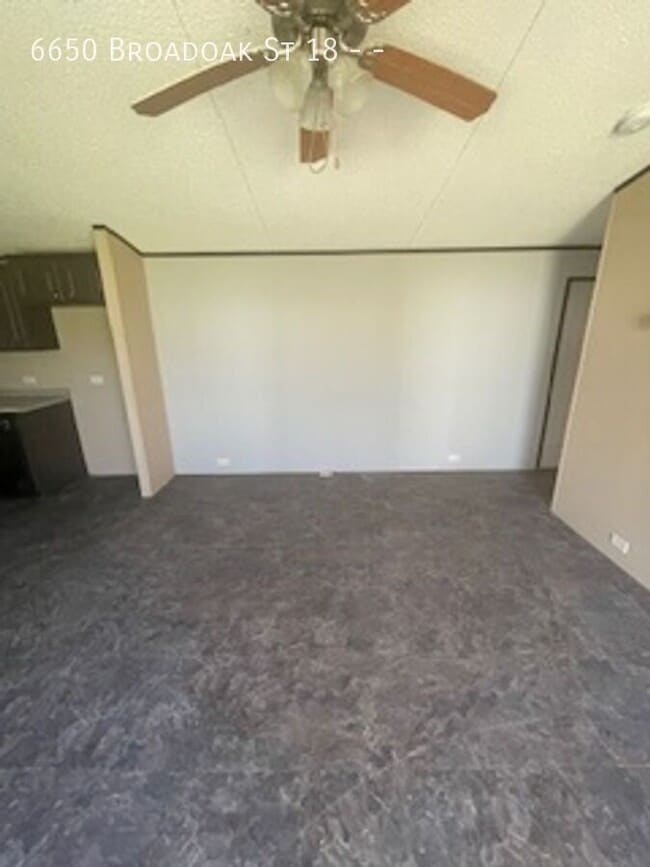 Photo - 6650 Broadoak St