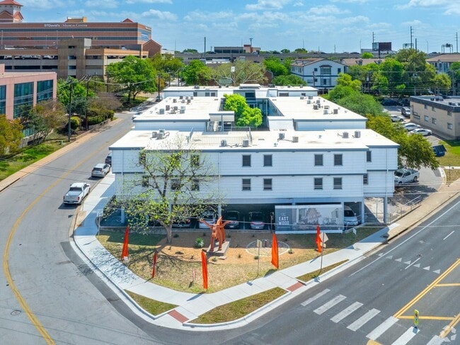 Photo - Eastwood Apartments