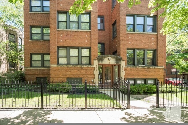 Building Photo - 3501 N Greenview Ave Rental