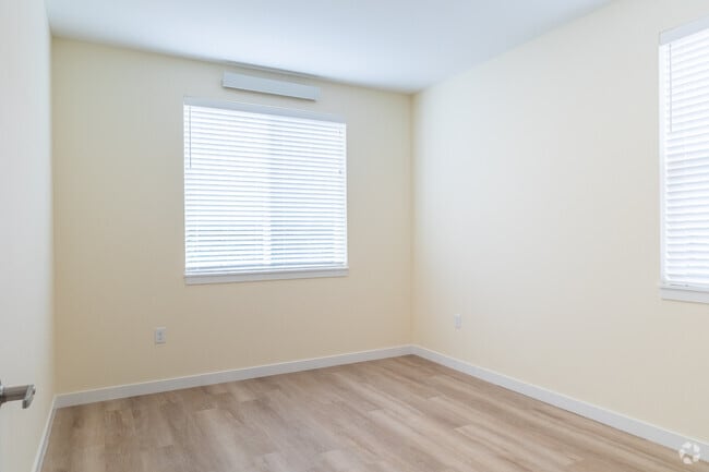 2BR, 1BA - 1007S - Segundo dormitorio - Alena Apartments