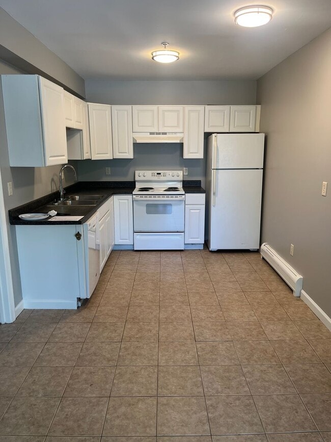 Building Photo - 135-137-137 Pearl St Unit 137 Pearl St. - Apt. #1