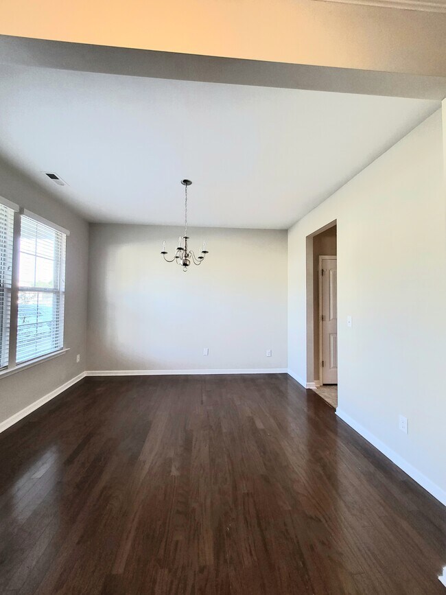 271 River Oak St
