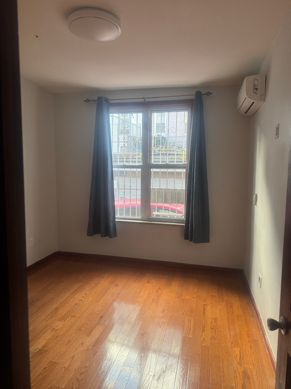 Photo - 43-18 58th St Unidad 1R