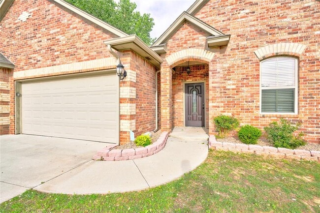 Photo - 2023 Westbury Dr