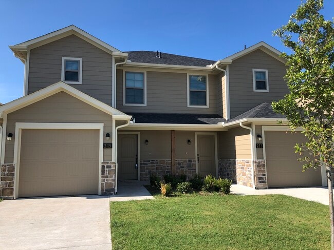 Building Photo - 213 W Forest Ave