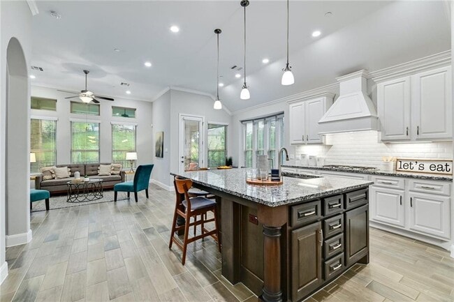 Photo - 204 Maxwell Way