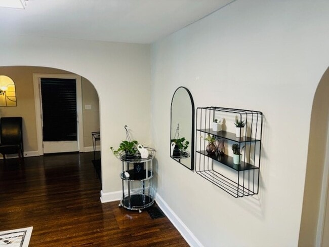 853 N Drexel Ave