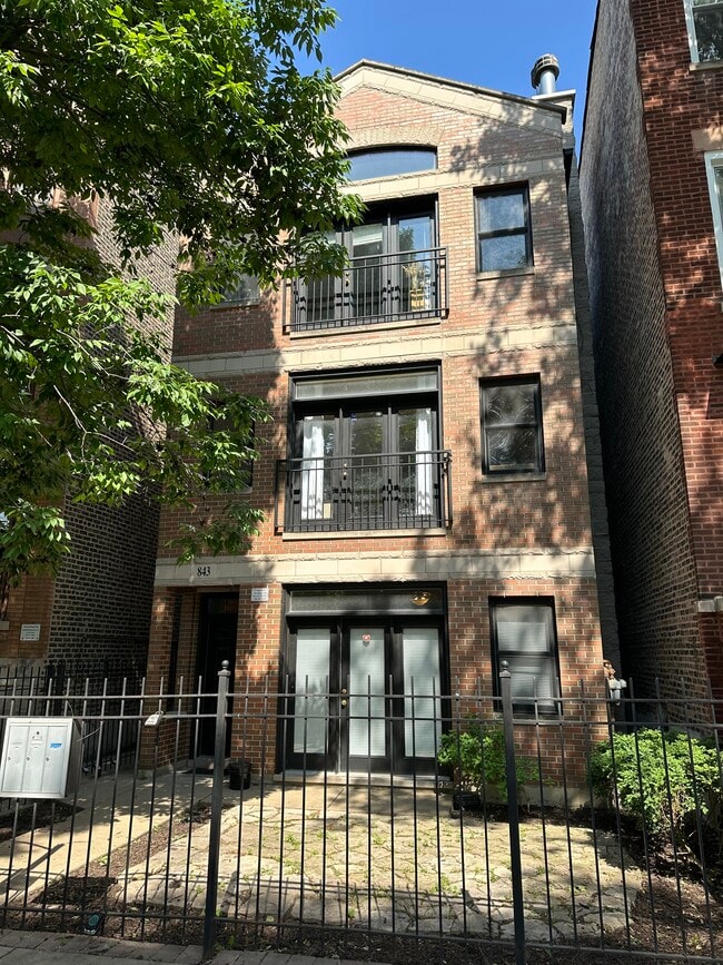 Front of building - 843 N Mozart St Apartments Unit 1