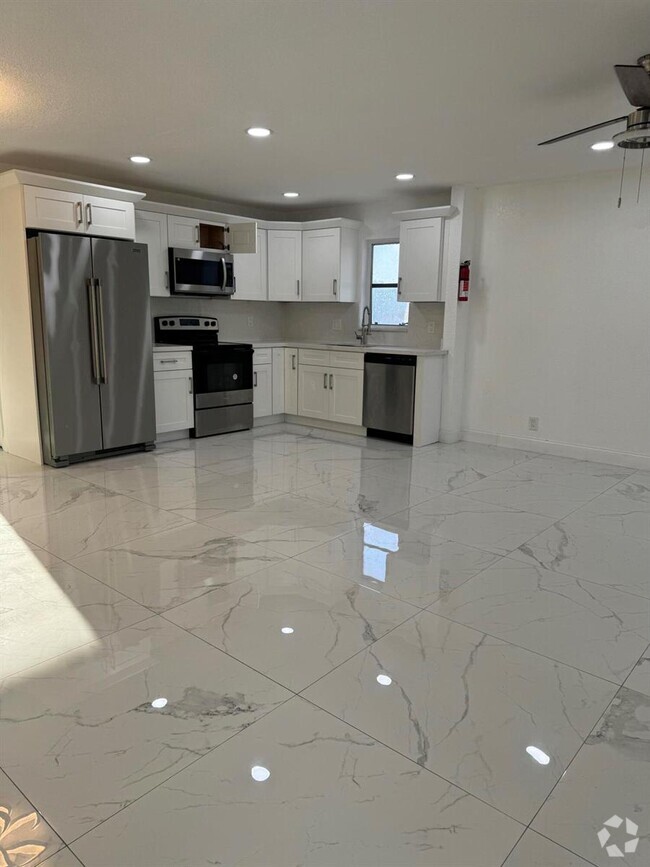 Building Photo - 4160 NW 21st St Unit 246-1 Rental