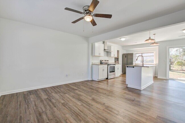 Photo - 605 Michigan Ct