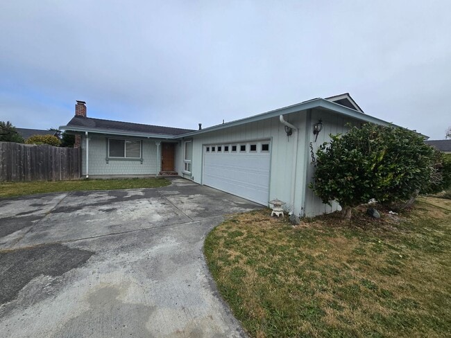Charming 3 Bedroom, 2 Bath Home with Attac... - Charming 3 Bedroom, 2 Bath Home with Attac...