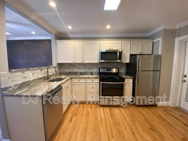 Building Photo - 466 Commercial St