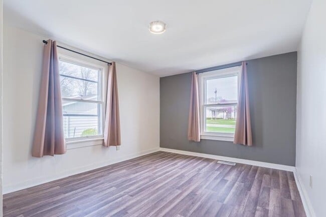 Photo - 721 E Cemetery Ave