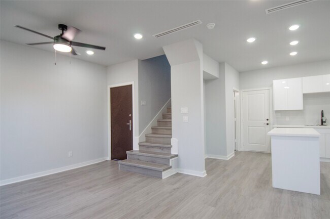 Photo - 2832 Mansfield St